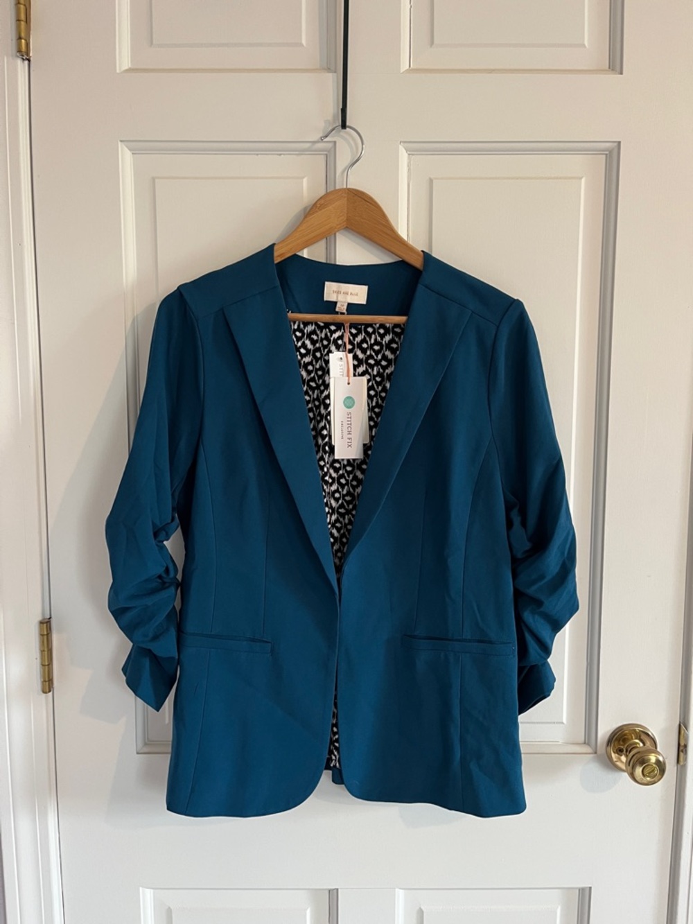 Open-Front Collarless Teal Blazer in Lightweight Crepe-like material - Medium
